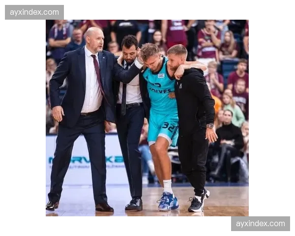 官方确认,摩纳哥后卫十字韧带撕裂,赛季提前报销 官方确认,摩纳哥后卫十字韧带撕裂,赛季提前报销